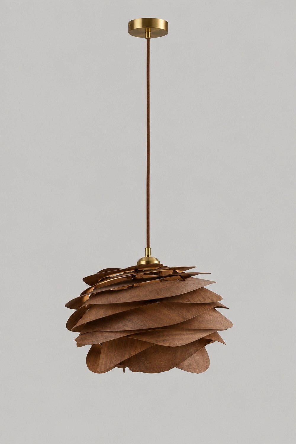 Suspension KOGLE en bois foncé sur fond gris