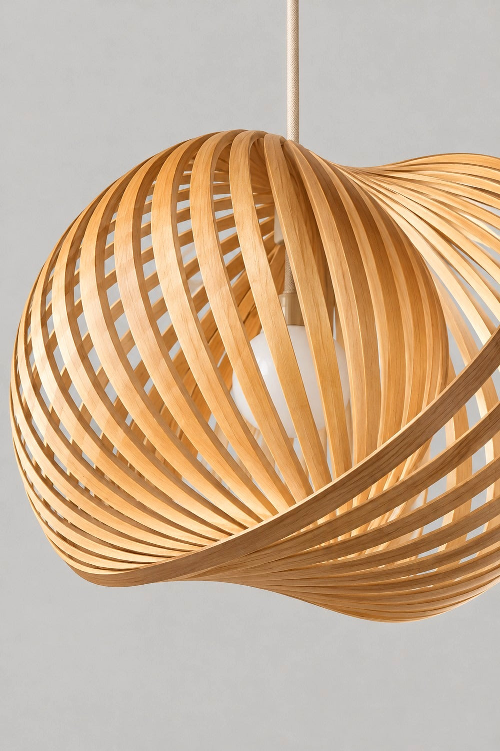 Détail de la spirale de bois de la suspension SKAL