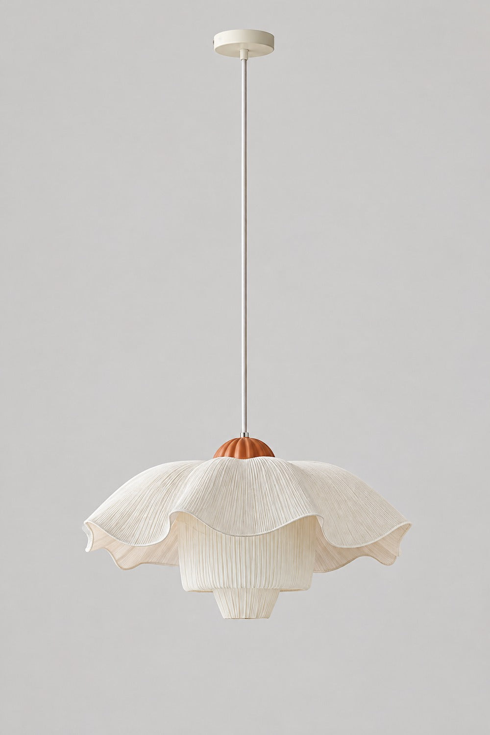Suspension KALK en tissu crème ondulé sur fond gris
